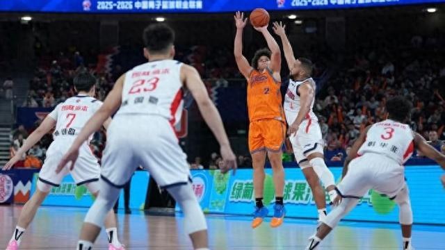 九游体育-王哲林实现万分里程碑！上海久事男篮主场战胜广州队|大鲨鱼|三分球|洛夫顿|主队|上海男篮_新浪体育_新浪新闻