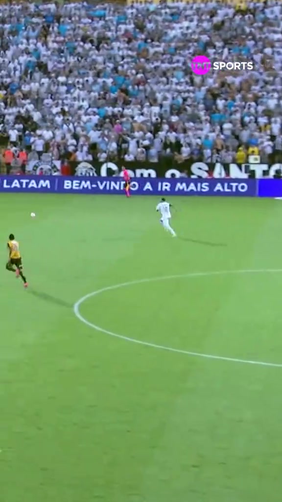 九游体育-巅峰不再！34岁内马尔冲刺画面引发热议，速度太慢救球不及